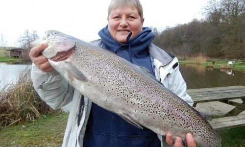 Marie Christine Choulette -une truite de plus de 5 kg